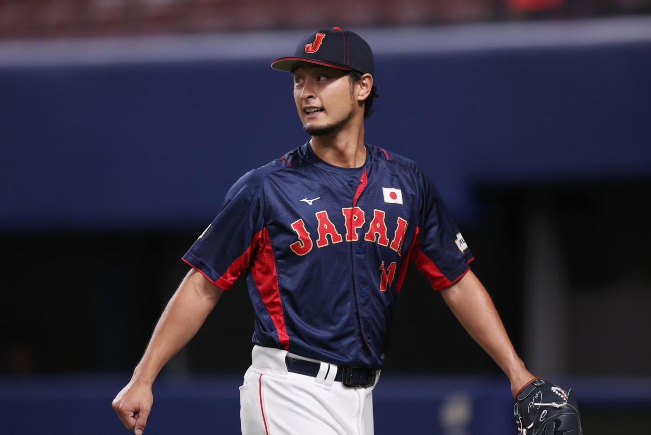 中日との合同練習で2失点し、ベンチへ戻るダルビッシュ（撮影・前田充）