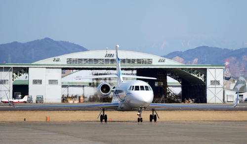 名古屋空港に到着する大谷を乗せたチャーター機（撮影・狩俣裕三）