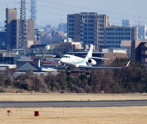 県営名古屋空港に着陸する大谷を乗せたチャーター機（撮影・江口和貴）