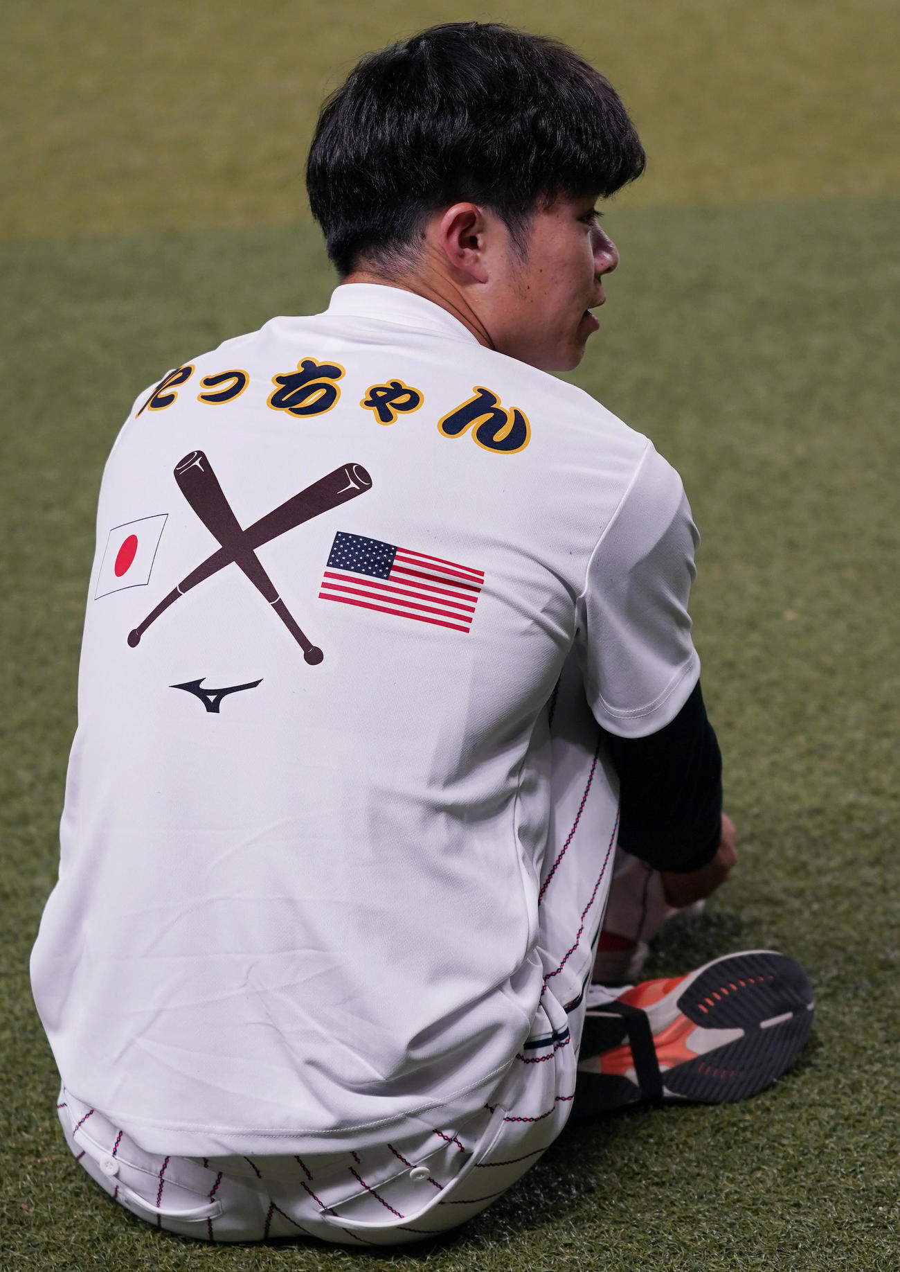 ヌートバーの愛称「たっちゃん」と書かれたTシャツを着る中野（撮影・狩俣裕三）