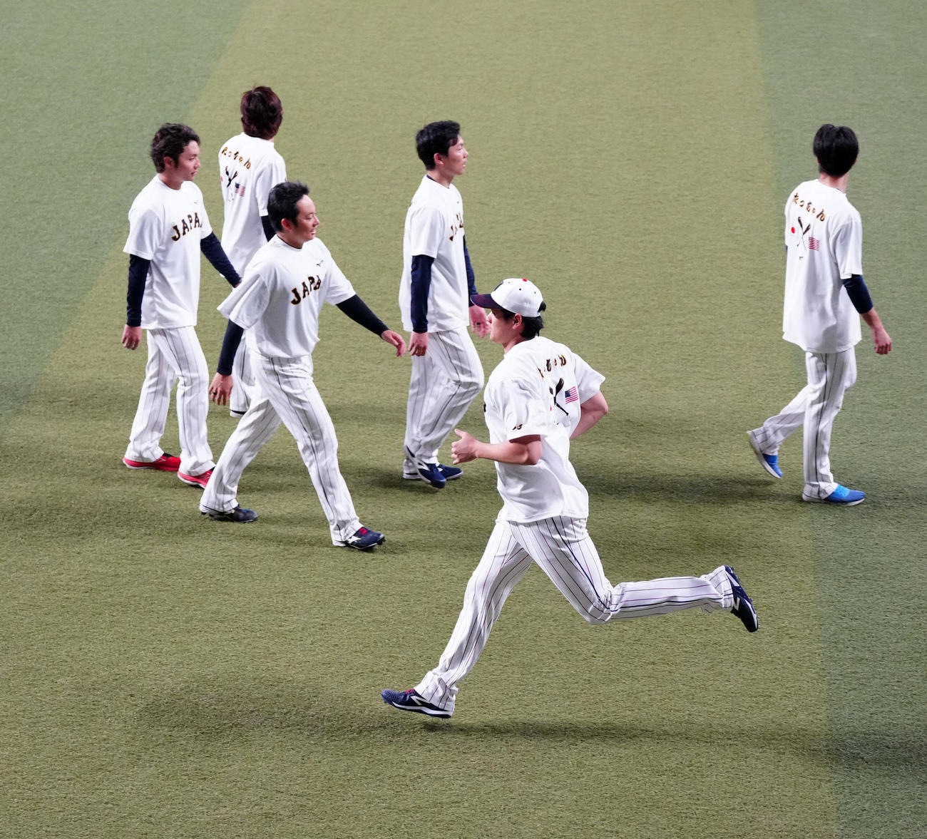 合流し練習に臨む大谷（手前）（撮影・江口和貴）