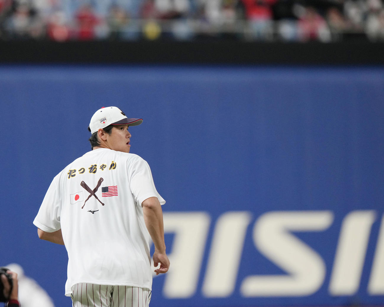 壮行試合侍ジャパン対中日　試合前練習に登場する大谷（撮影・狩俣裕三）
