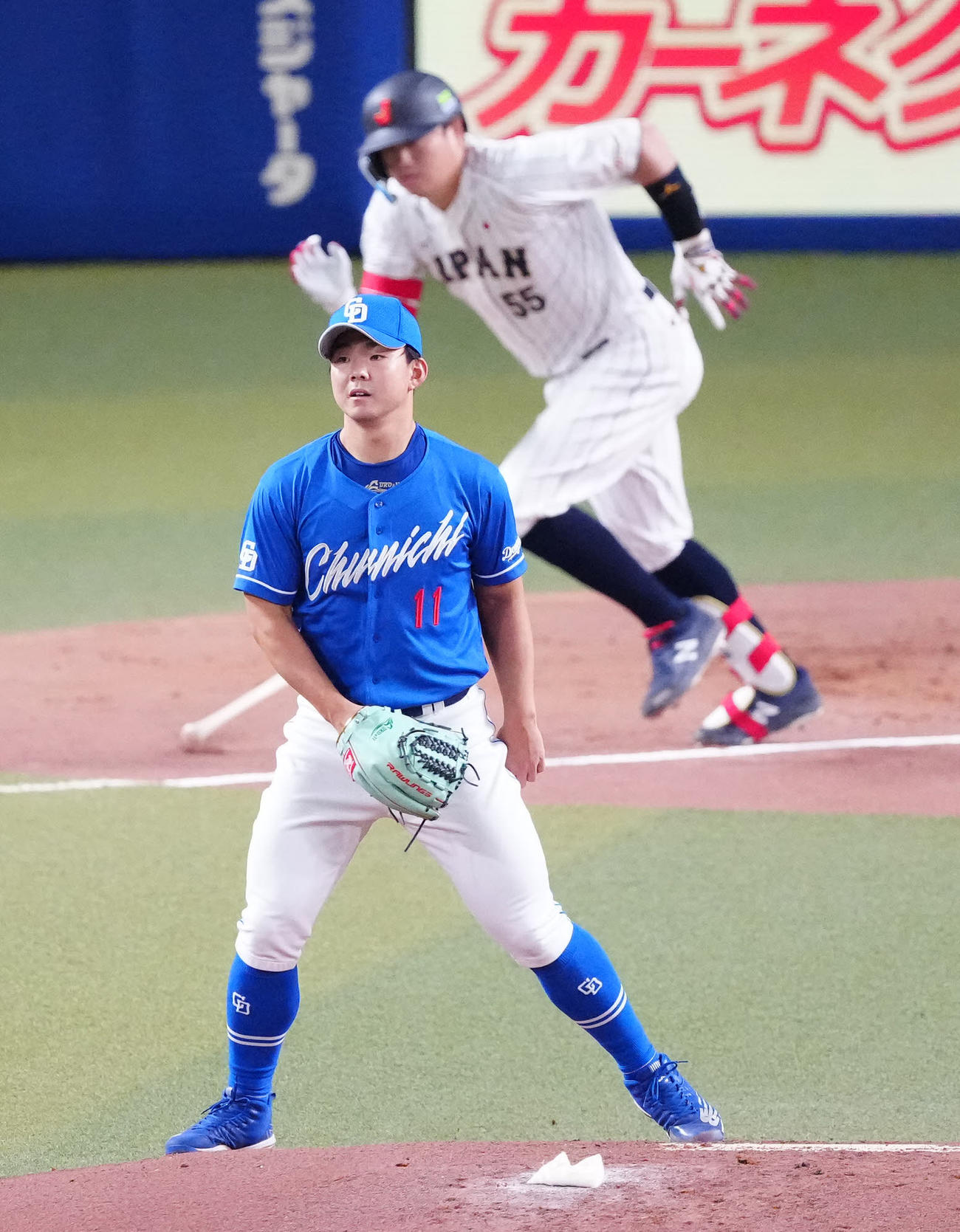 侍ジャパン対中日　2回裏侍ジャパン無死、村上を遊ゴロに仕留める小笠原（撮影・江口和貴）