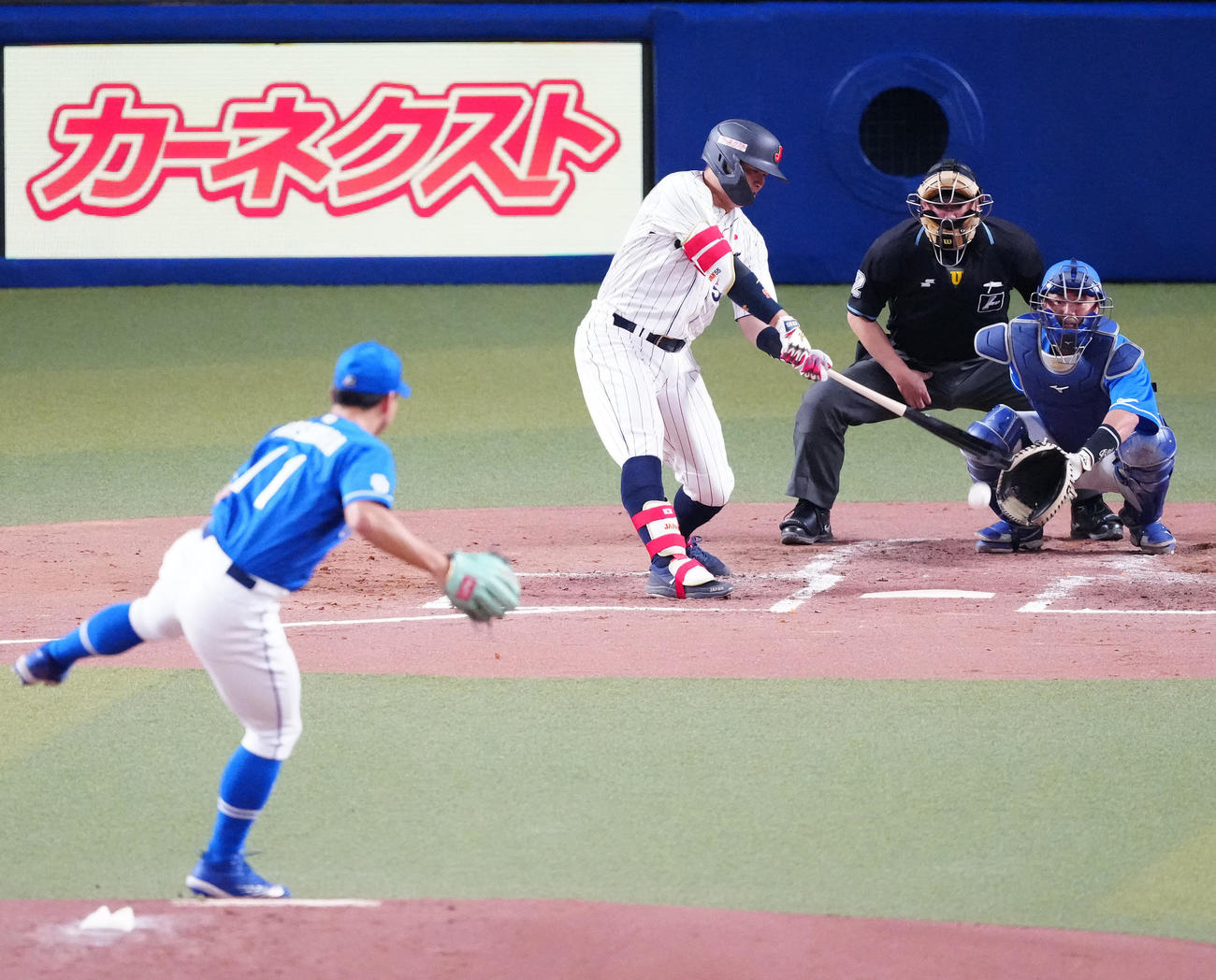 侍ジャパン対中日　2回裏侍ジャパン無死、遊ゴロに倒れる村上。投手小笠原（撮影・江口和貴）