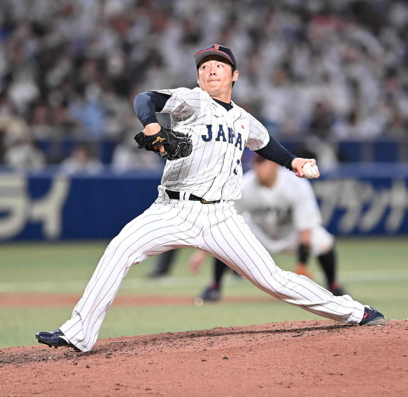 壮行試合侍ジャパン対中日　7回表、侍3番手で登板する松井（撮影・森本幸一）