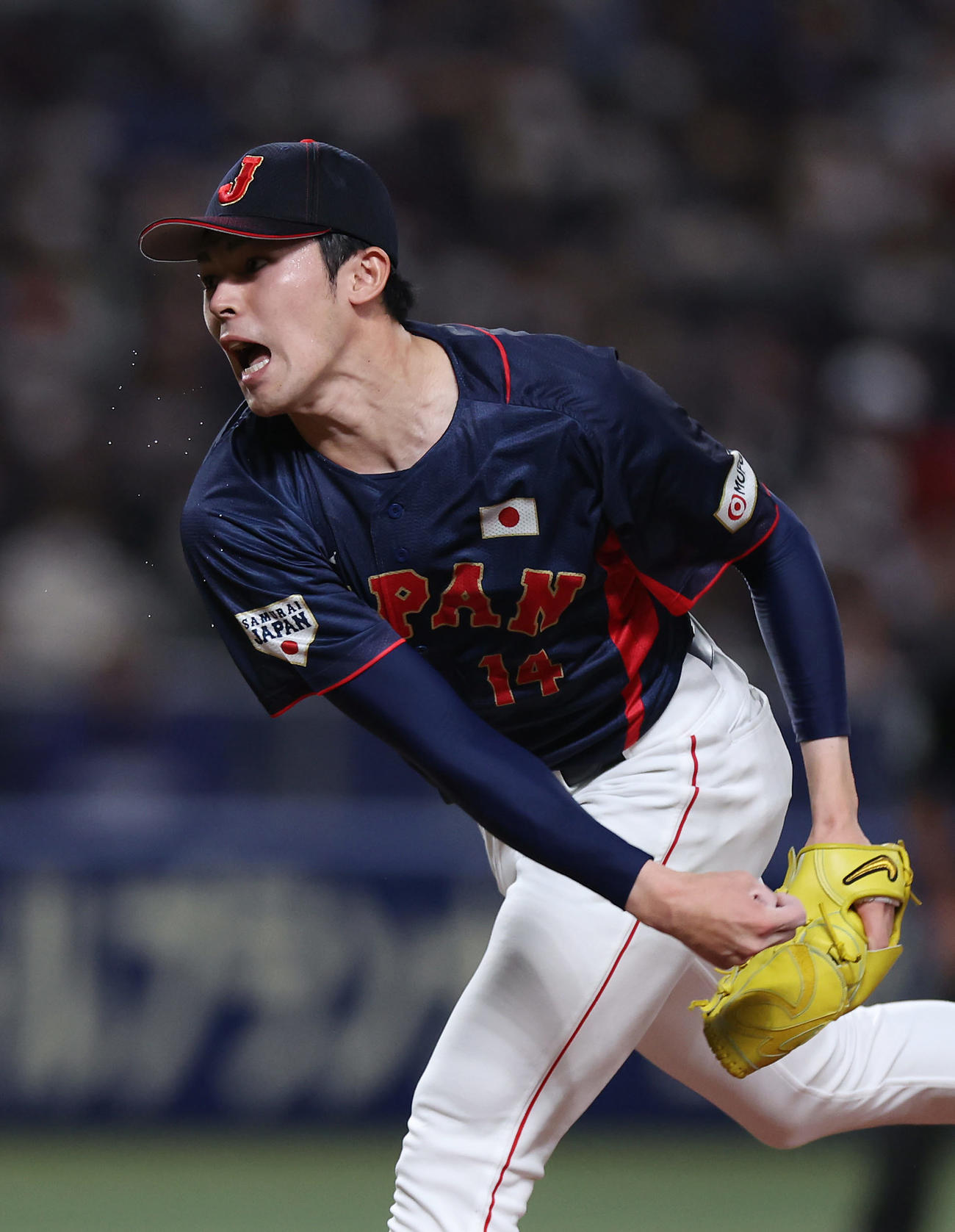 中日対侍ジャパン　汗を飛ばして力投する侍ジャパン先発の佐々木（撮影・前田充）