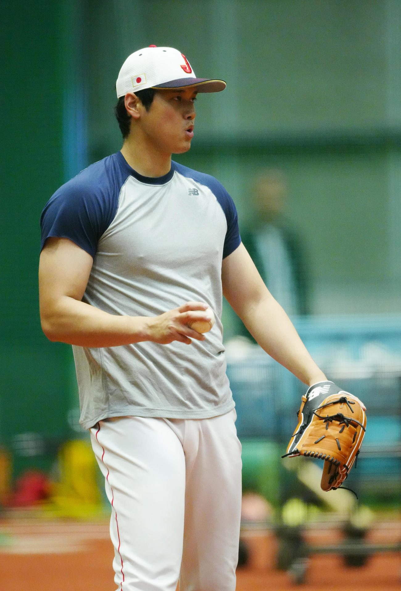 投球練習する大谷（撮影・江口和貴）