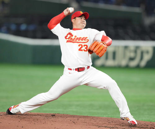中国対韓国　2回表途中から2番手で登板した中国の鄭超群（撮影・鈴木みどり）