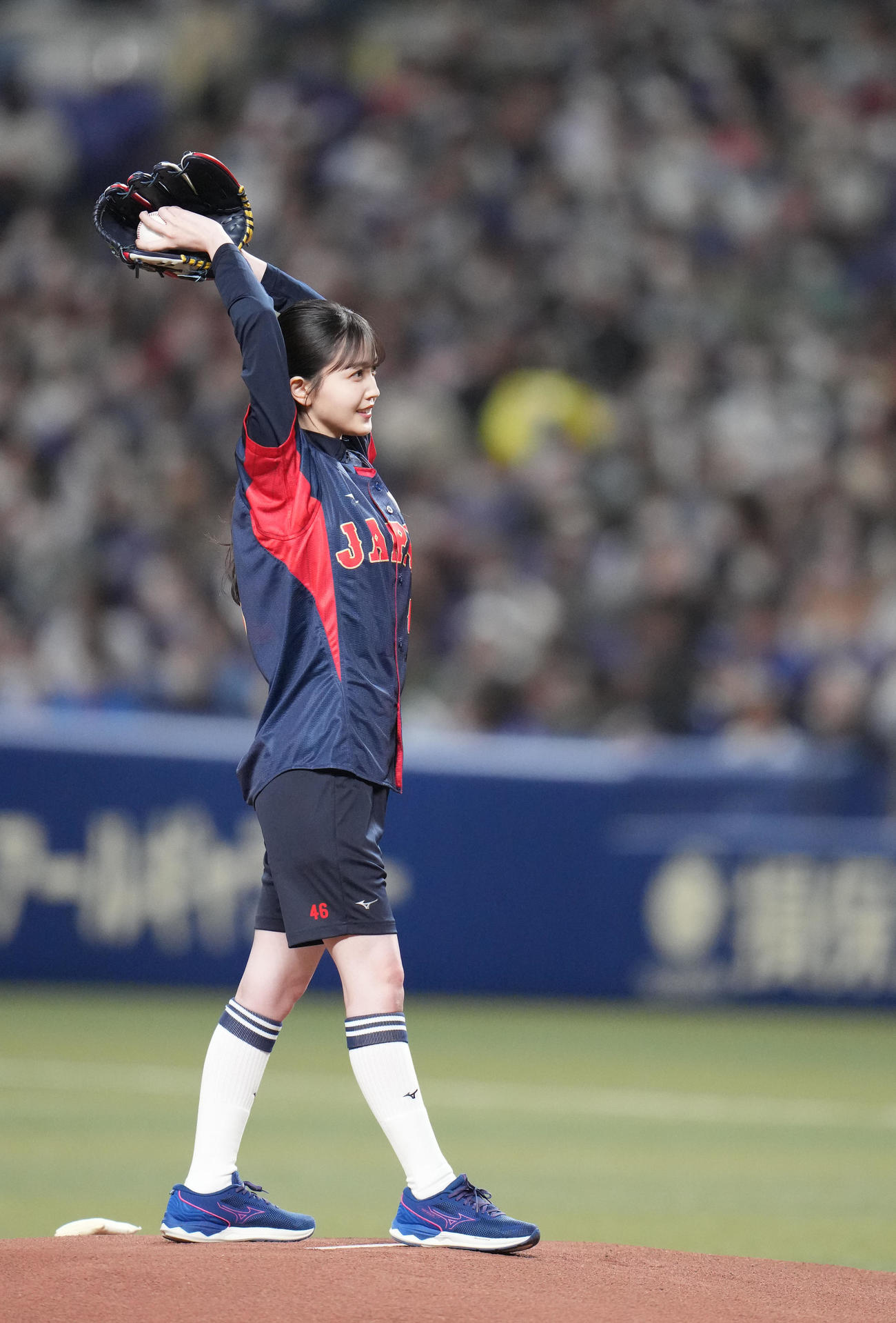 中日対侍ジャパン　始球式を務める乃木坂46久保史緒里（撮影・狩俣裕三）