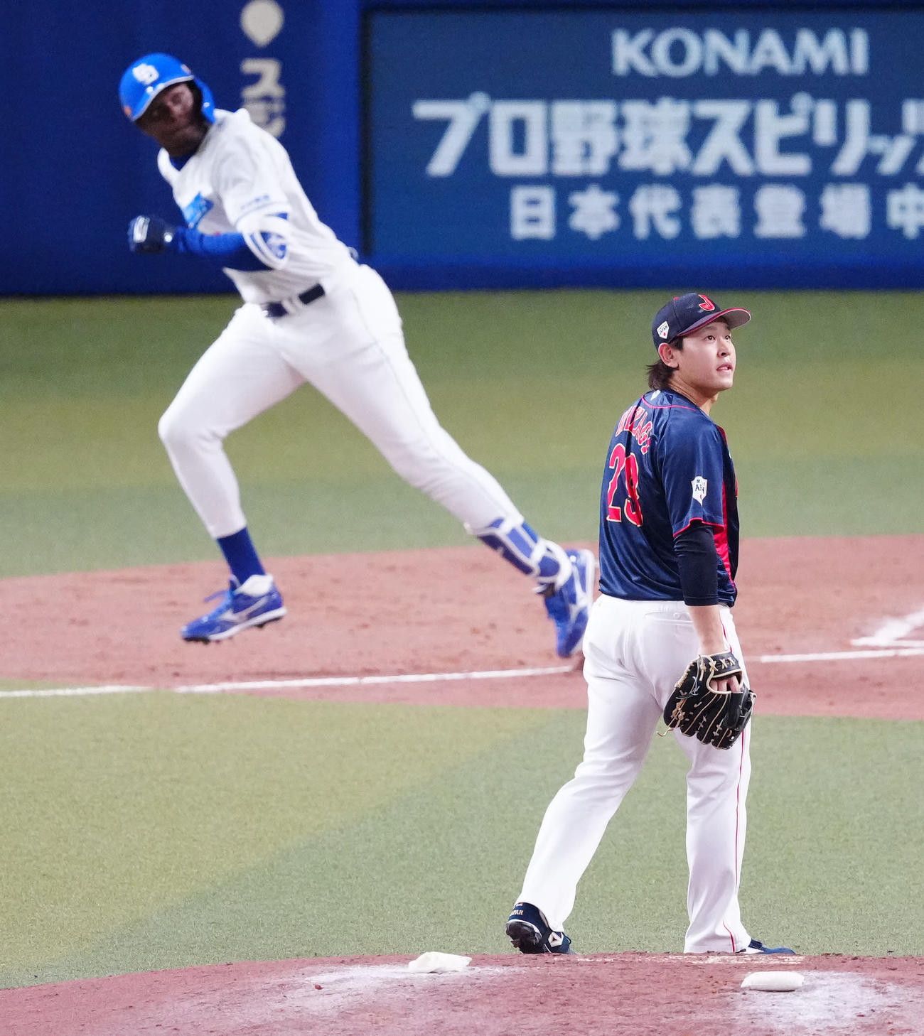 中日対侍ジャパン　4回裏中日2死、アキーノに同点ソロ本塁打を浴びる宮城（撮影・江口和貴）