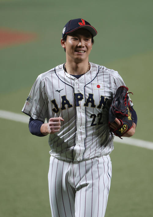 WBC】異色の“共同作業”にネット驚き「まんざらでもなさそう」宇田川と