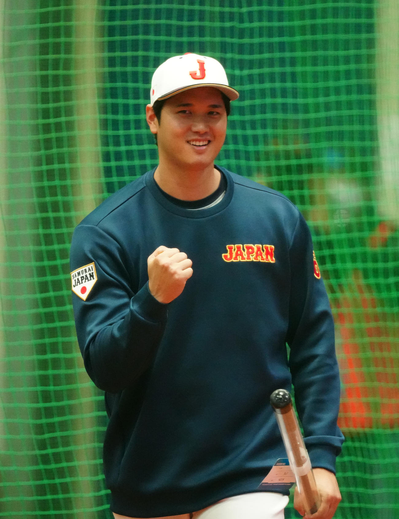 練習中、ガッツポーズを見せる大谷（撮影・江口和貴）