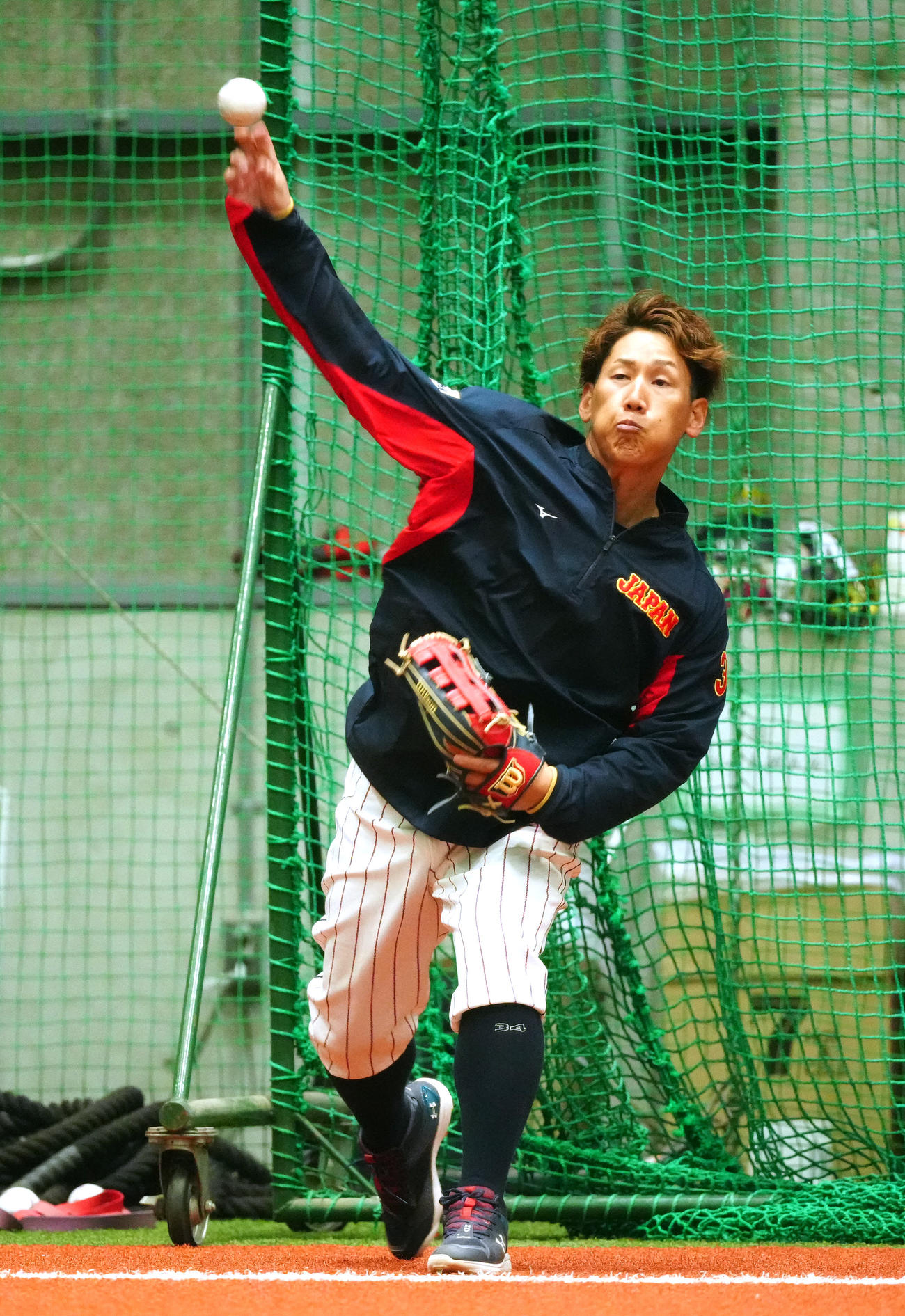 合流し、キャッチボールする吉田（撮影・江口和貴）