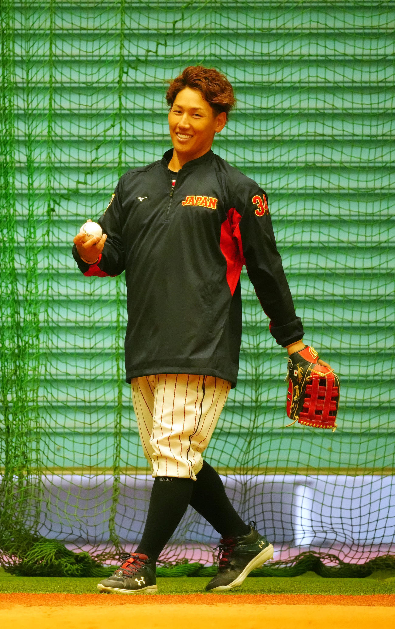 合流し、キャッチボールする吉田（撮影・江口和貴）