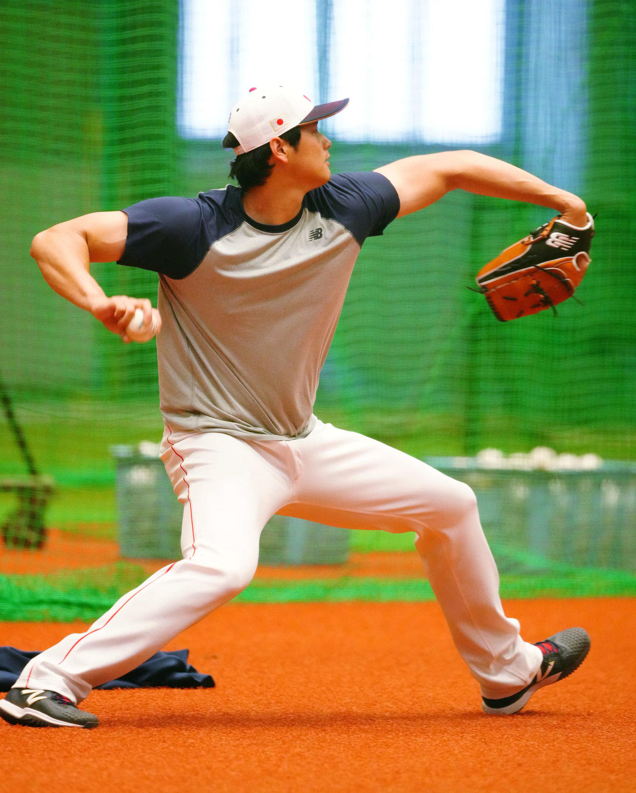 投球練習する大谷（撮影・江口和貴）
