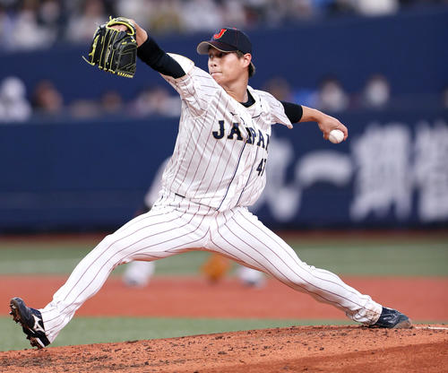 阪神対侍ジャパン　4回裏、2番手で登板する侍ジャパン高橋奎（撮影・上山淳一）