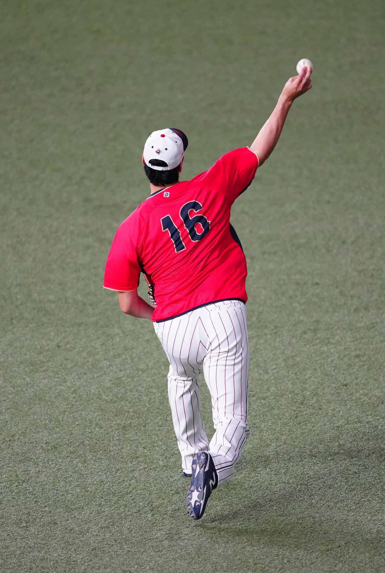 侍ジャパン対阪神　試合前練習でキャッチボールする大谷（撮影・江口和貴）