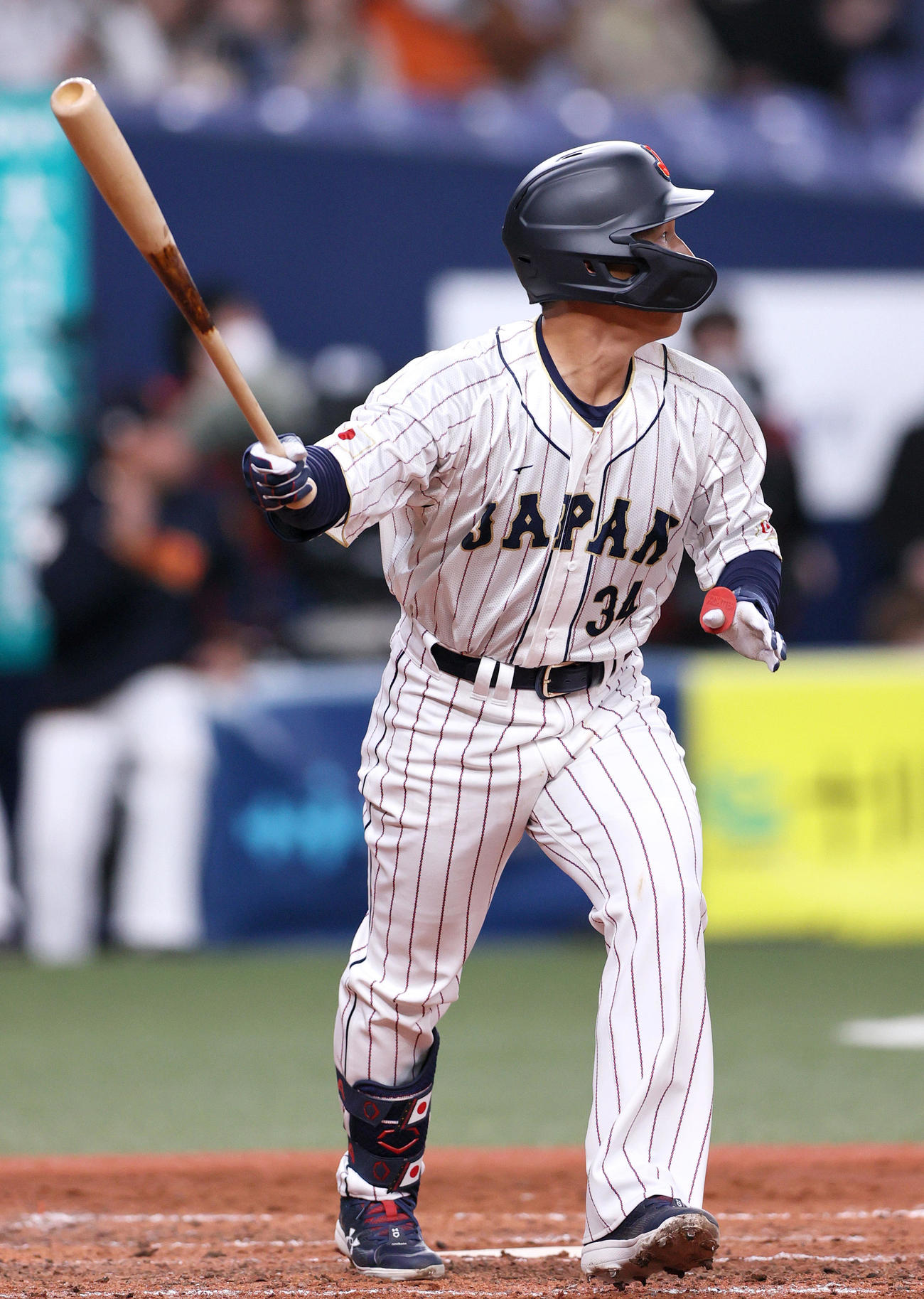 阪神対侍ジャパン　5回表侍ジャパン2死一塁、吉田正は左に適時二塁打を放つ（撮影・上山淳一）