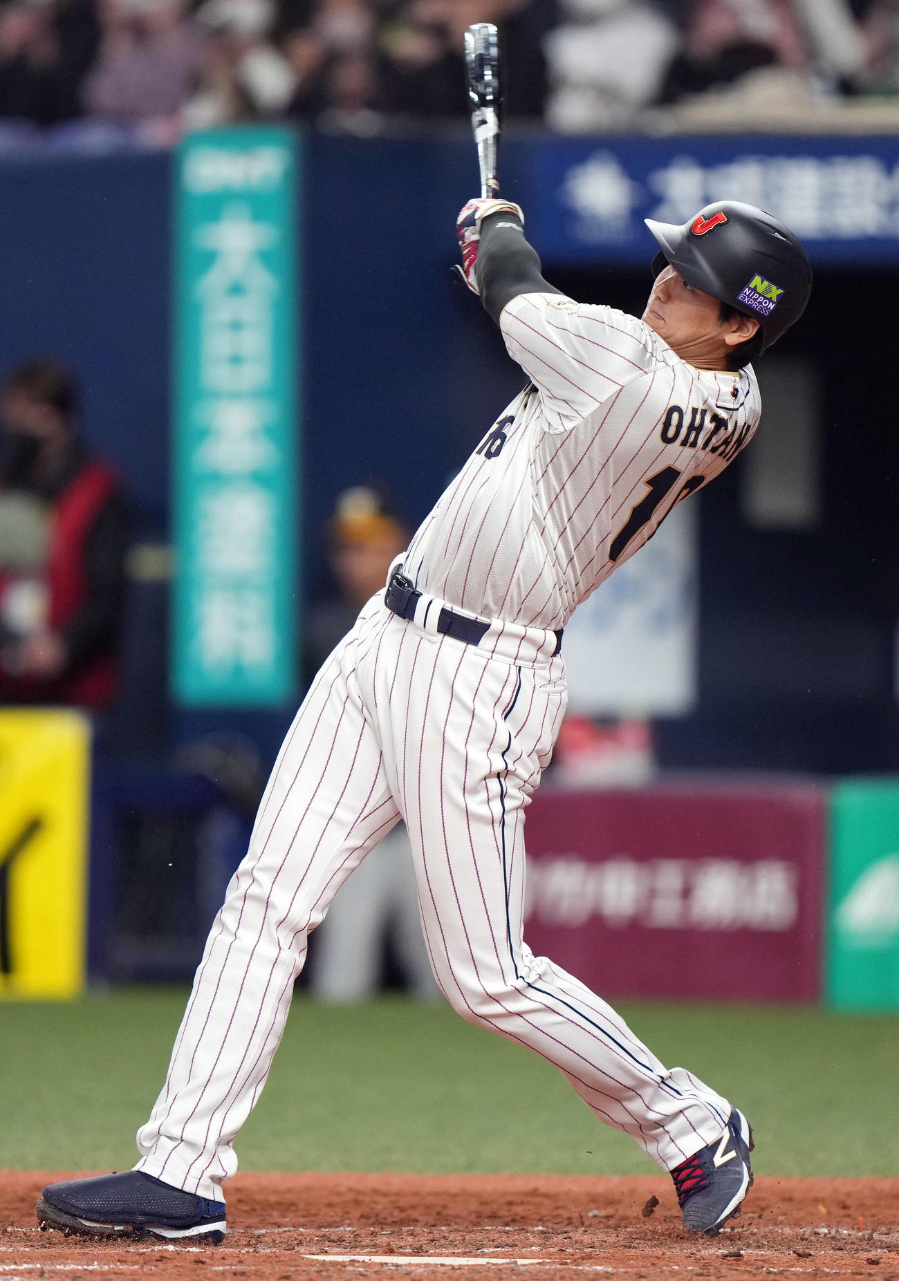 阪神対侍ジャパン　5回表侍ジャパン2死一、二塁、この日2本目となる3点本塁打を放つ大谷（撮影・狩俣裕三）