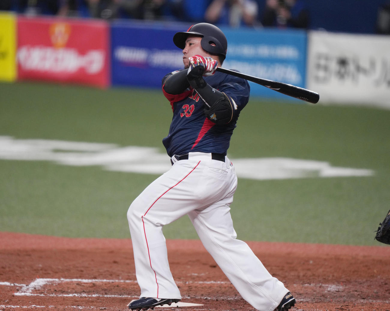 侍ジャパン対オリックス　4回裏侍ジャパン2死二塁、適時打を放つ山川（撮影・狩俣裕三）