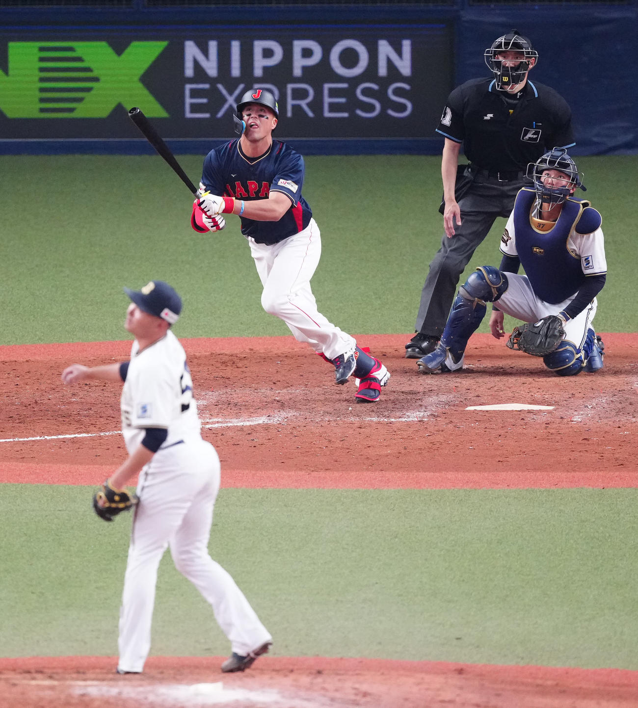 侍ジャパン対オリックス　7回裏侍ジャパン2死、三塁打を放つヌートバー。投手小木田（撮影・江口和貴）