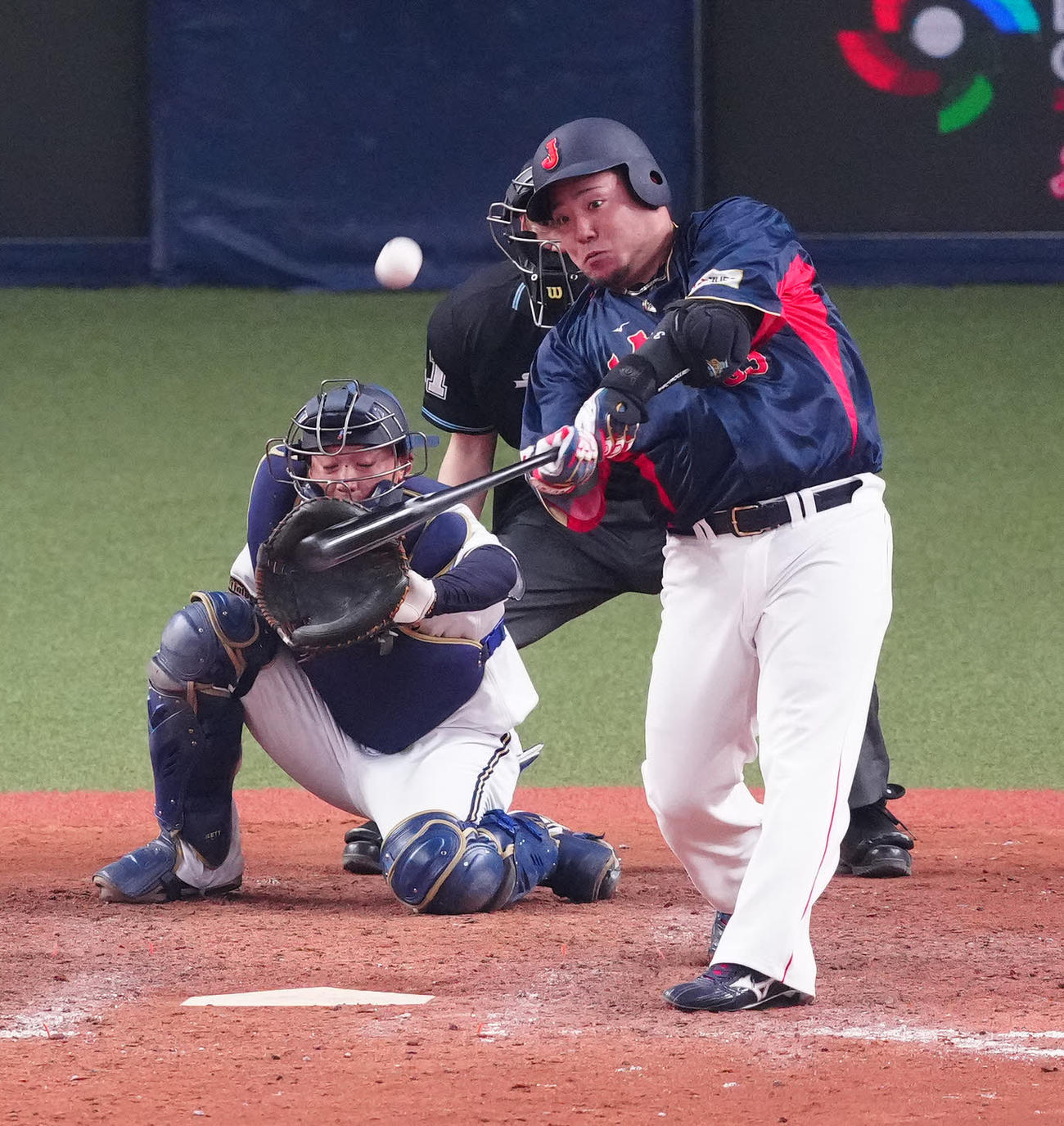 侍ジャパン対オリックス　8回裏侍ジャパン無死、左越えソロ本塁打を放つ山川（撮影・江口和貴）