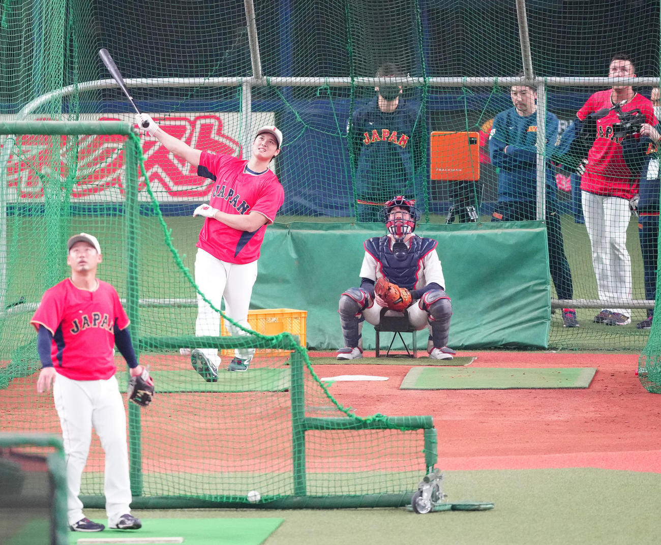 侍ジャパン対オリックス　試合前の打撃練習で柵越えする大谷（撮影・江口和貴）