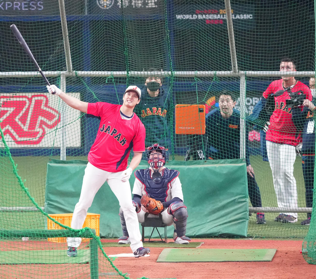 侍ジャパン対オリックス　試合前の打撃練習で柵越えする大谷（撮影・江口和貴）