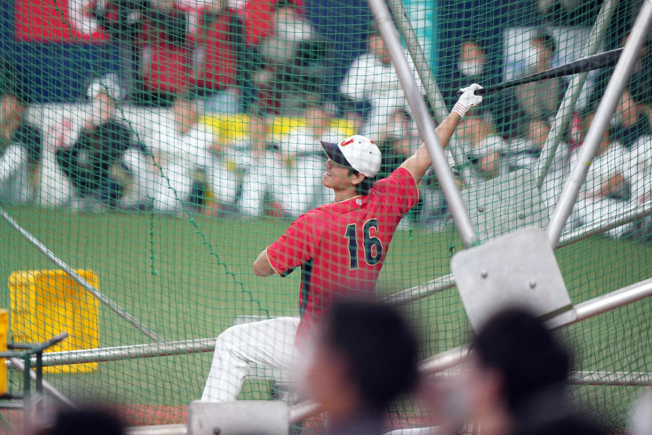 オリックス対侍ジャパン　試合前、フリー打撃をする大谷（撮影・狩俣裕三）