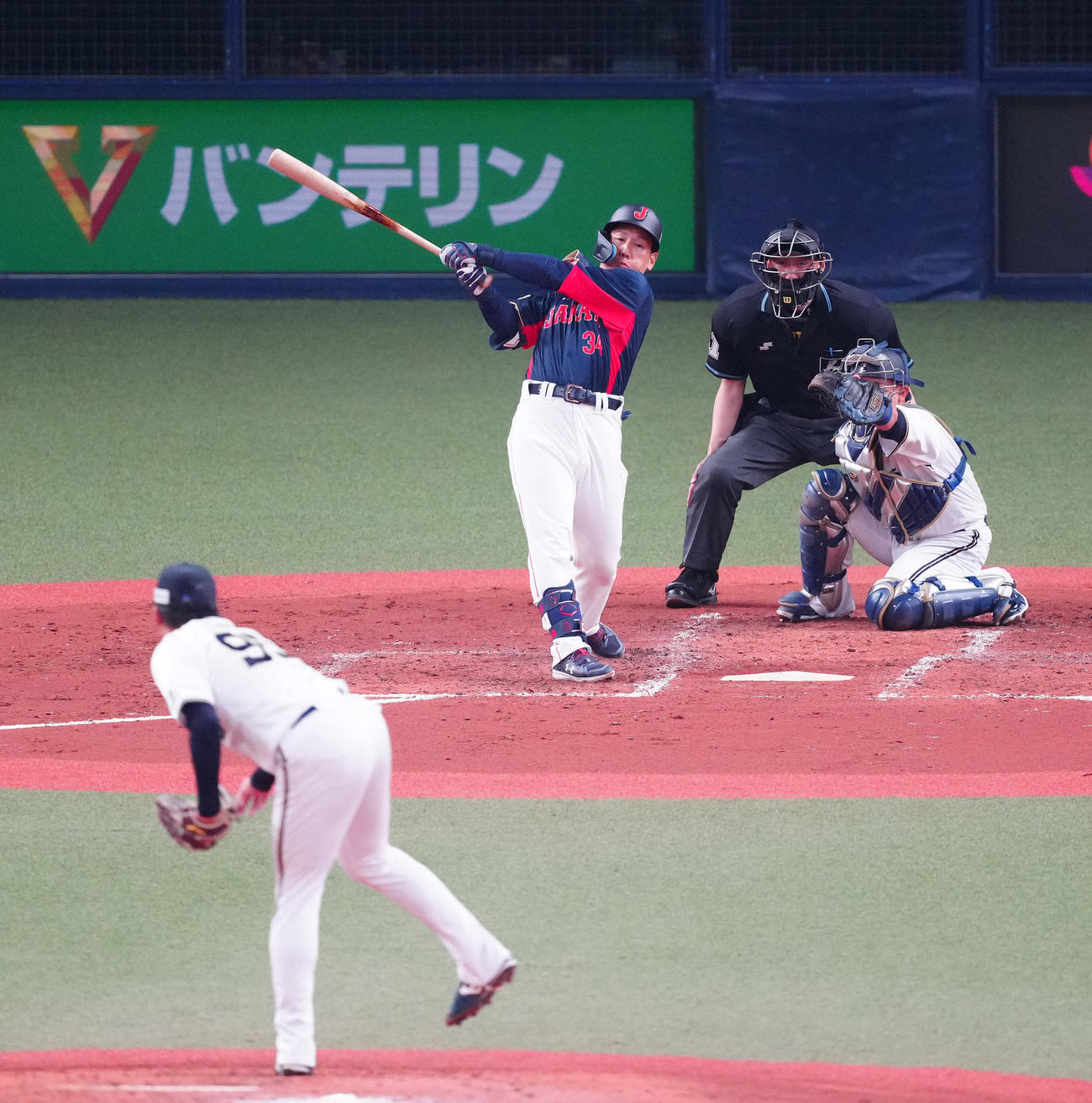 侍ジャパン対オリックス　2回裏侍ジャパン2死満塁、3点適時三塁打を放つ吉田（撮影・江口和貴）
