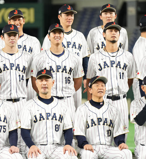WBC】栗山英樹監督の後ろにダルビッシュ、大谷翔平ら「JAPAN」ロゴを背