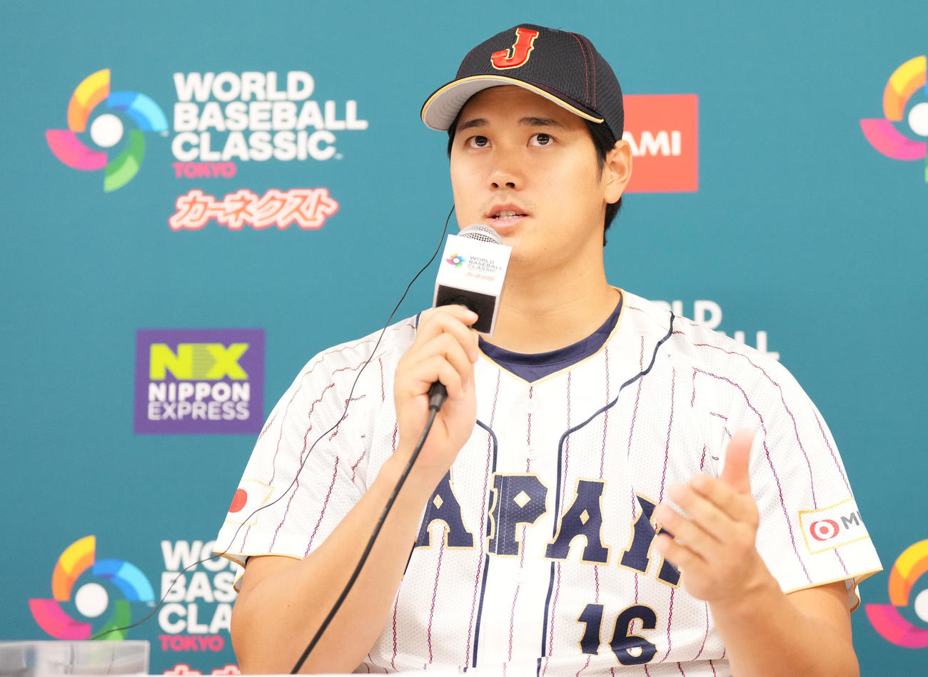 前日会見で記者の質問に答える大谷（撮影・菅敏）