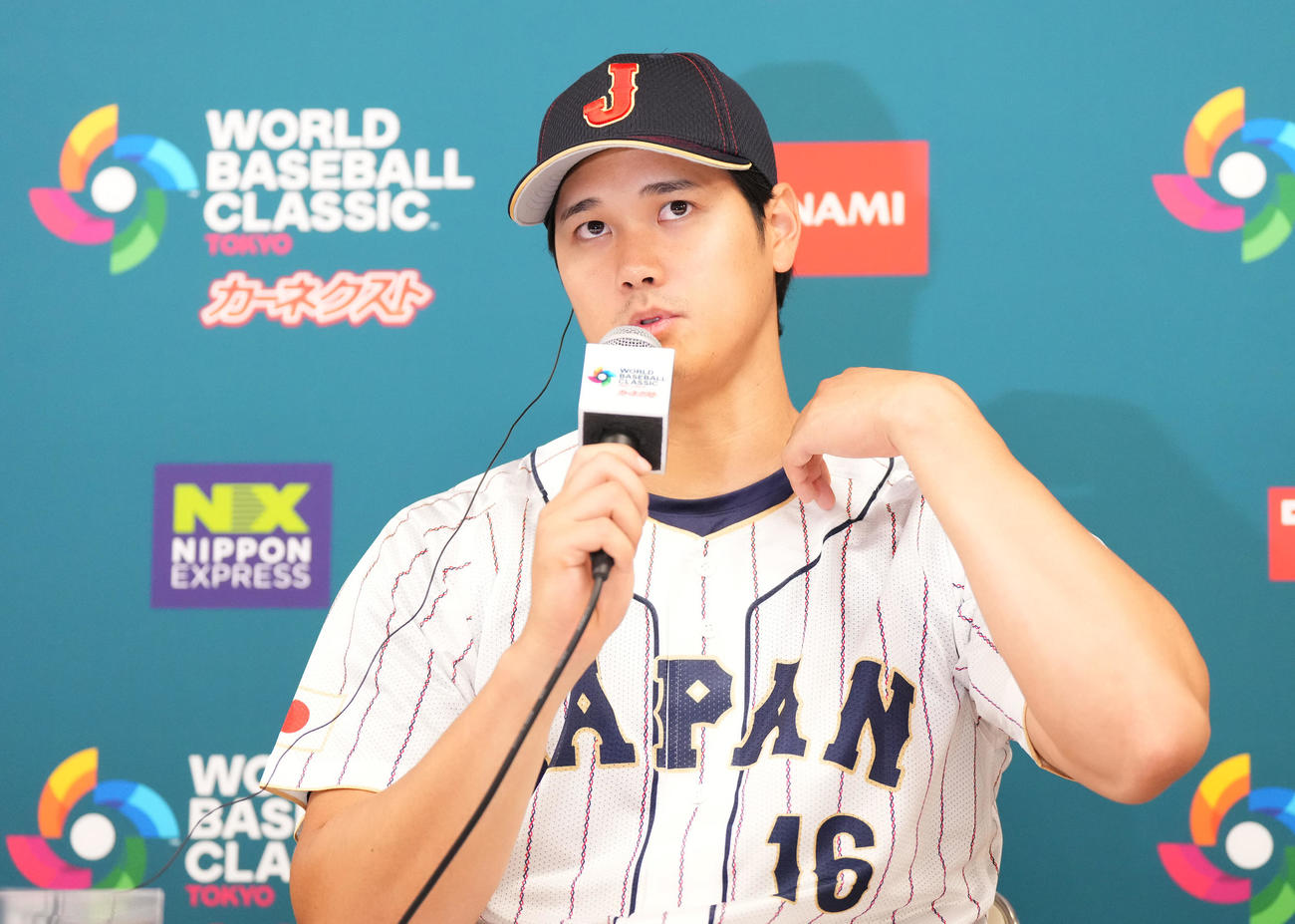 前日会見で記者の質問に答える大谷（撮影・菅敏）