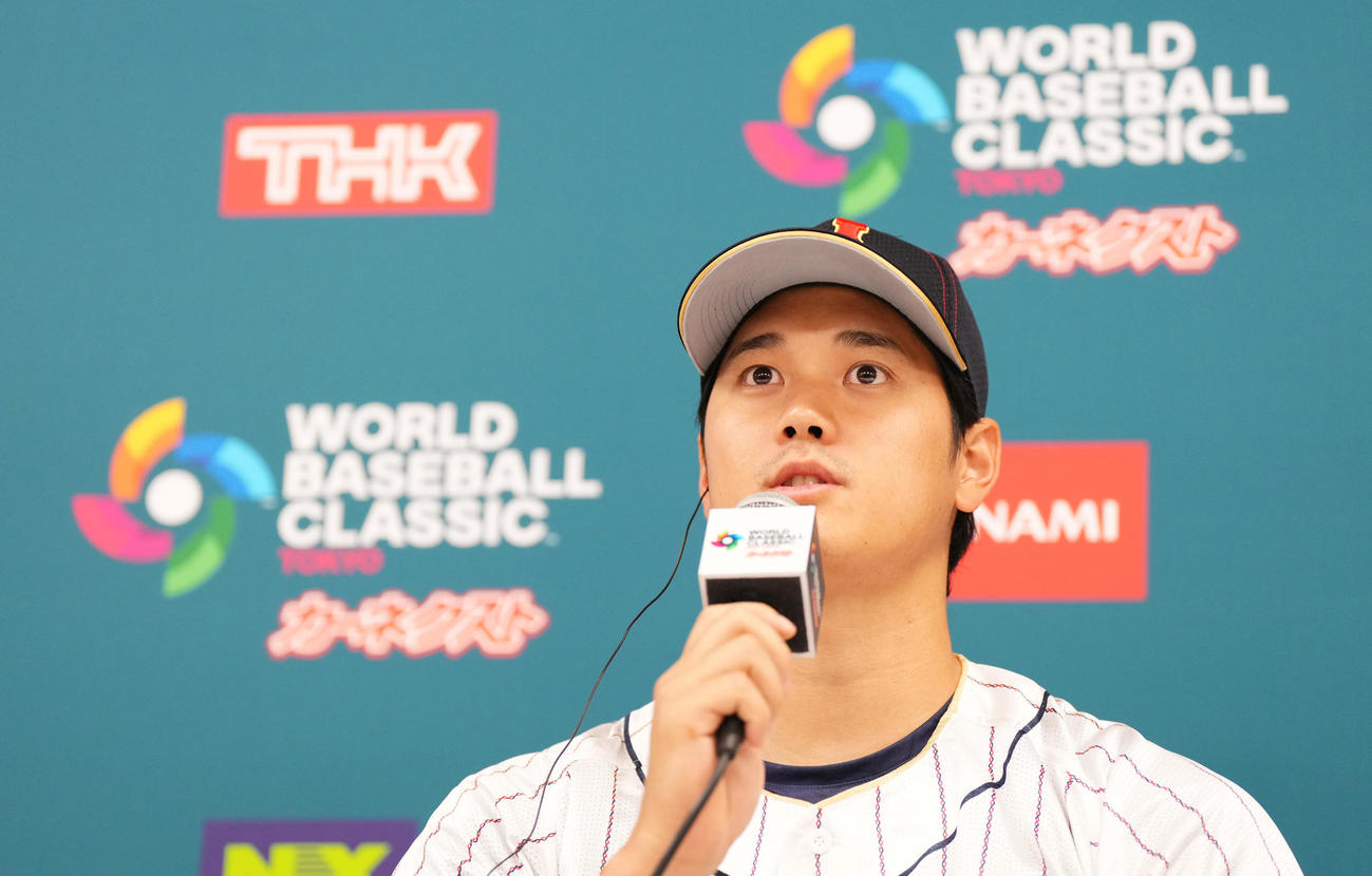 前日会見で記者の質問に答える大谷（撮影・菅敏）