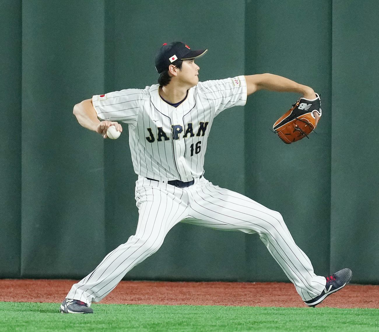 前日練習で調整する大谷（撮影・菅敏）