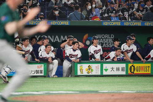 オーストラリア対韓国 オーストラリアに敗れ、ぼうぜんとする韓国ナイン(撮影・鈴木みどり)