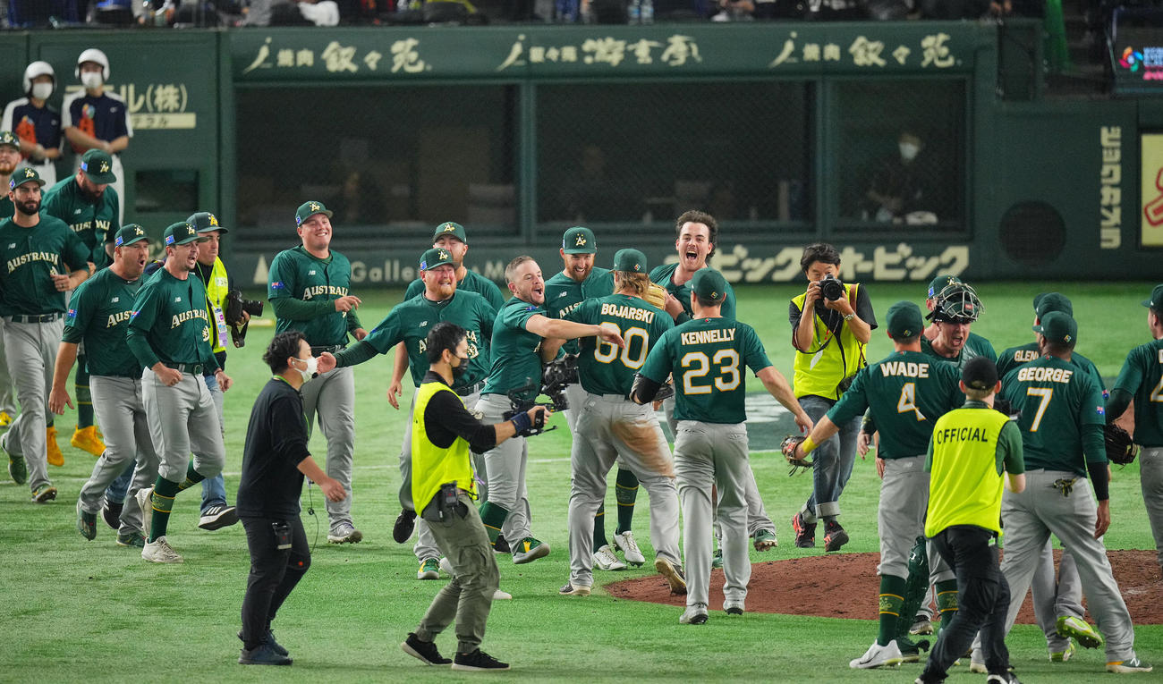 韓国対オーストラリア　韓国に勝利し喜ぶオーストラリアの選手たち（撮影・垰建太）