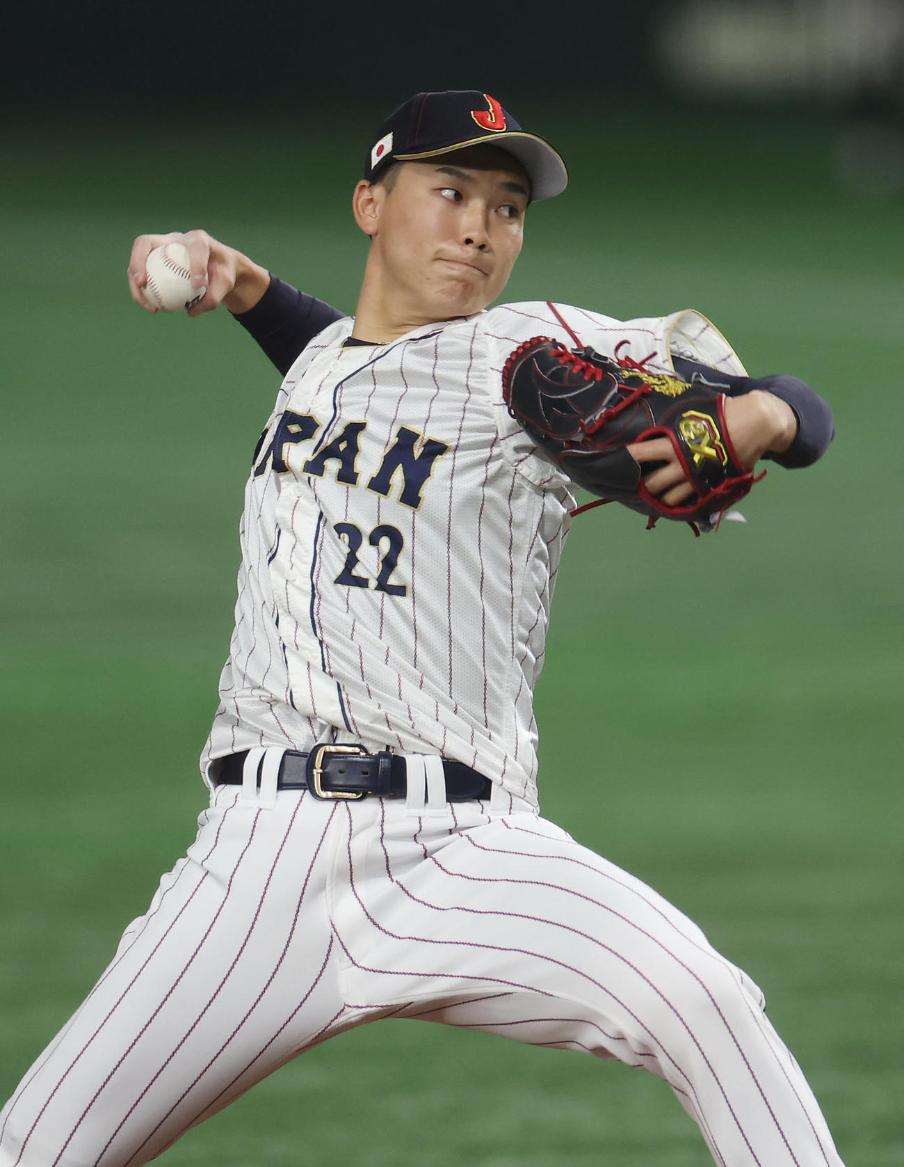 日本対中国　8回表、力投する日本3番手の湯浅（撮影・前田充）