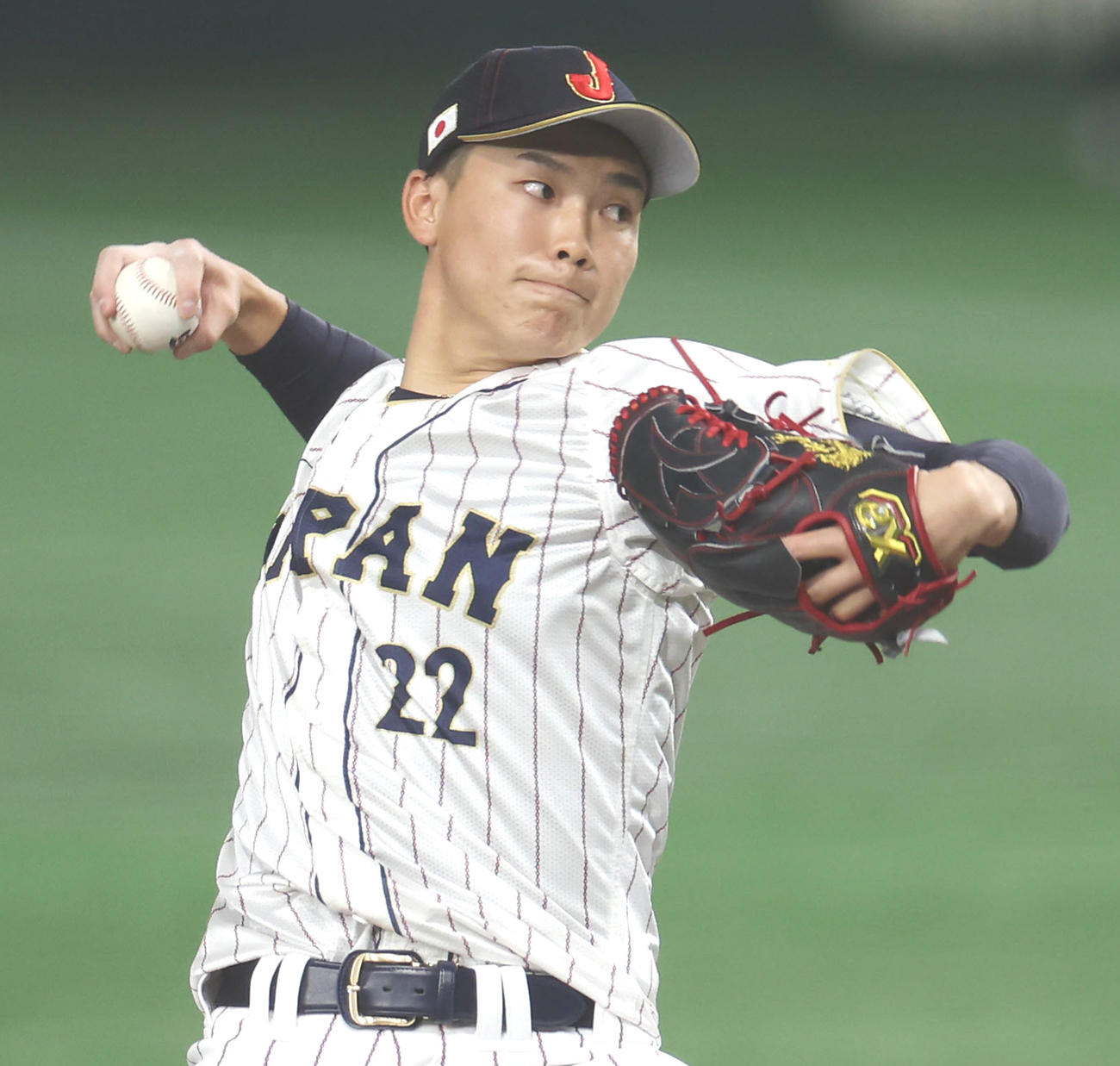 日本対中国　8回表、力投する日本3番手の湯浅（撮影・前田充）