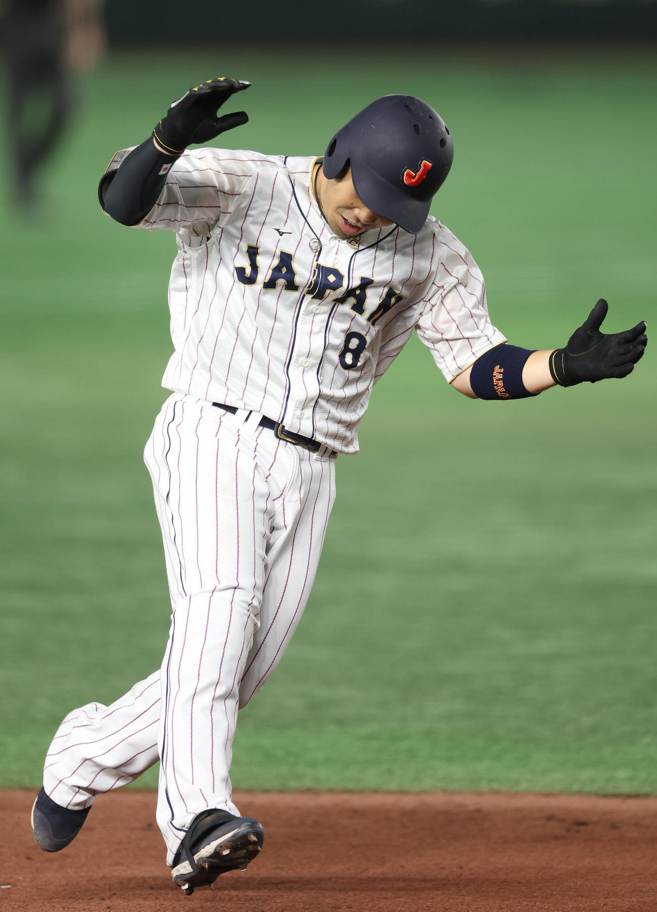 日本対韓国　5回裏日本無死、右越えソロ本塁打を放った近藤（撮影・前田充）