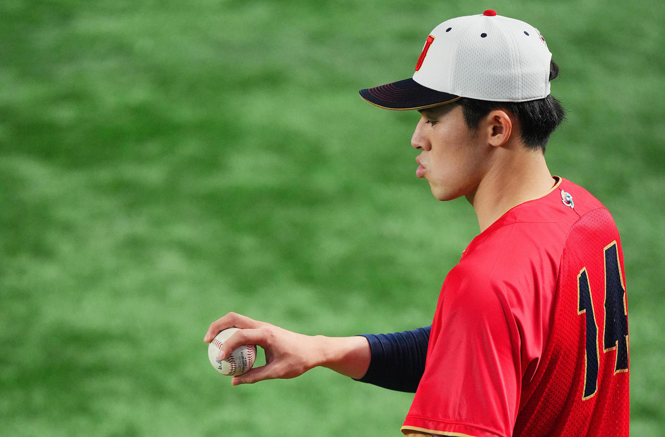 試合前練習で調整する佐々木（撮影・垰建太）