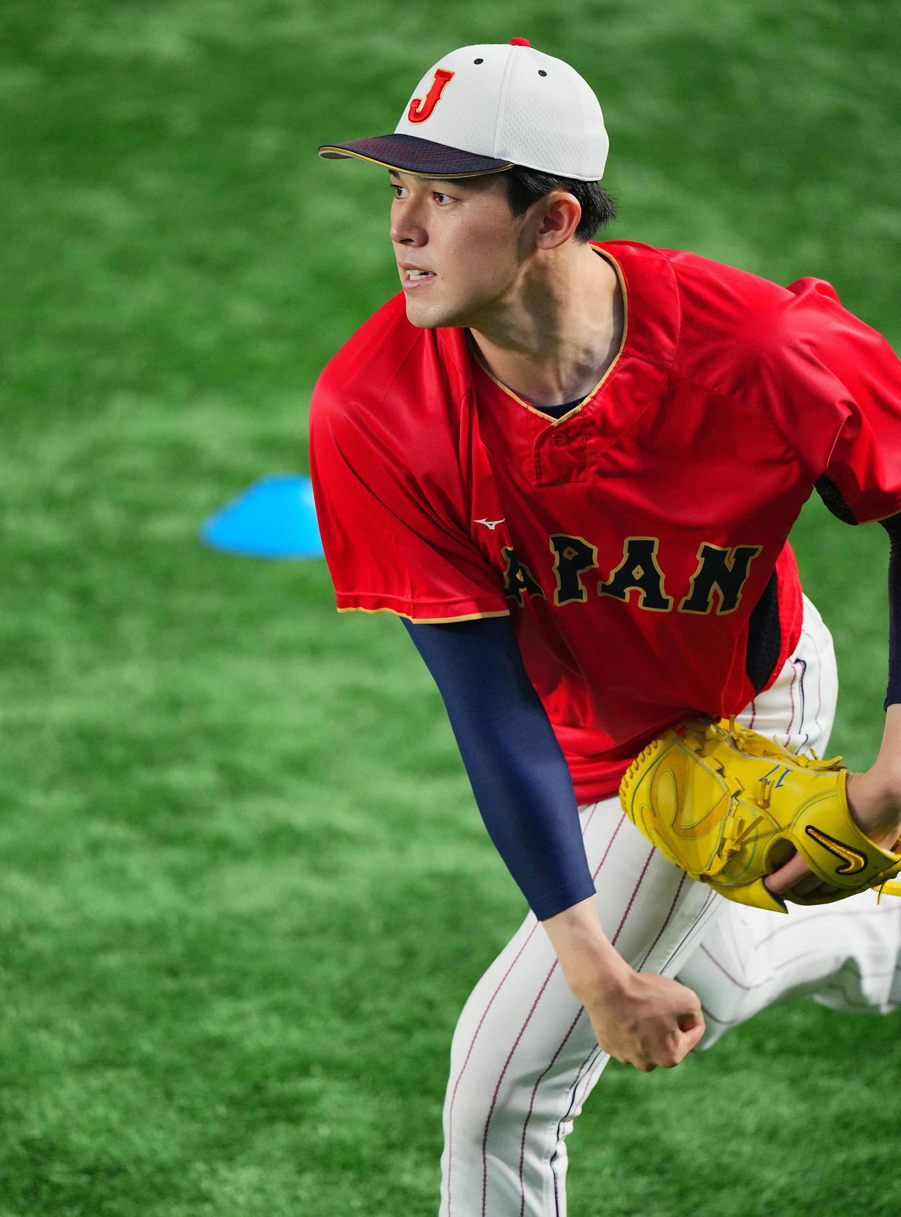 試合前練習で調整する佐々木（撮影・垰建太）