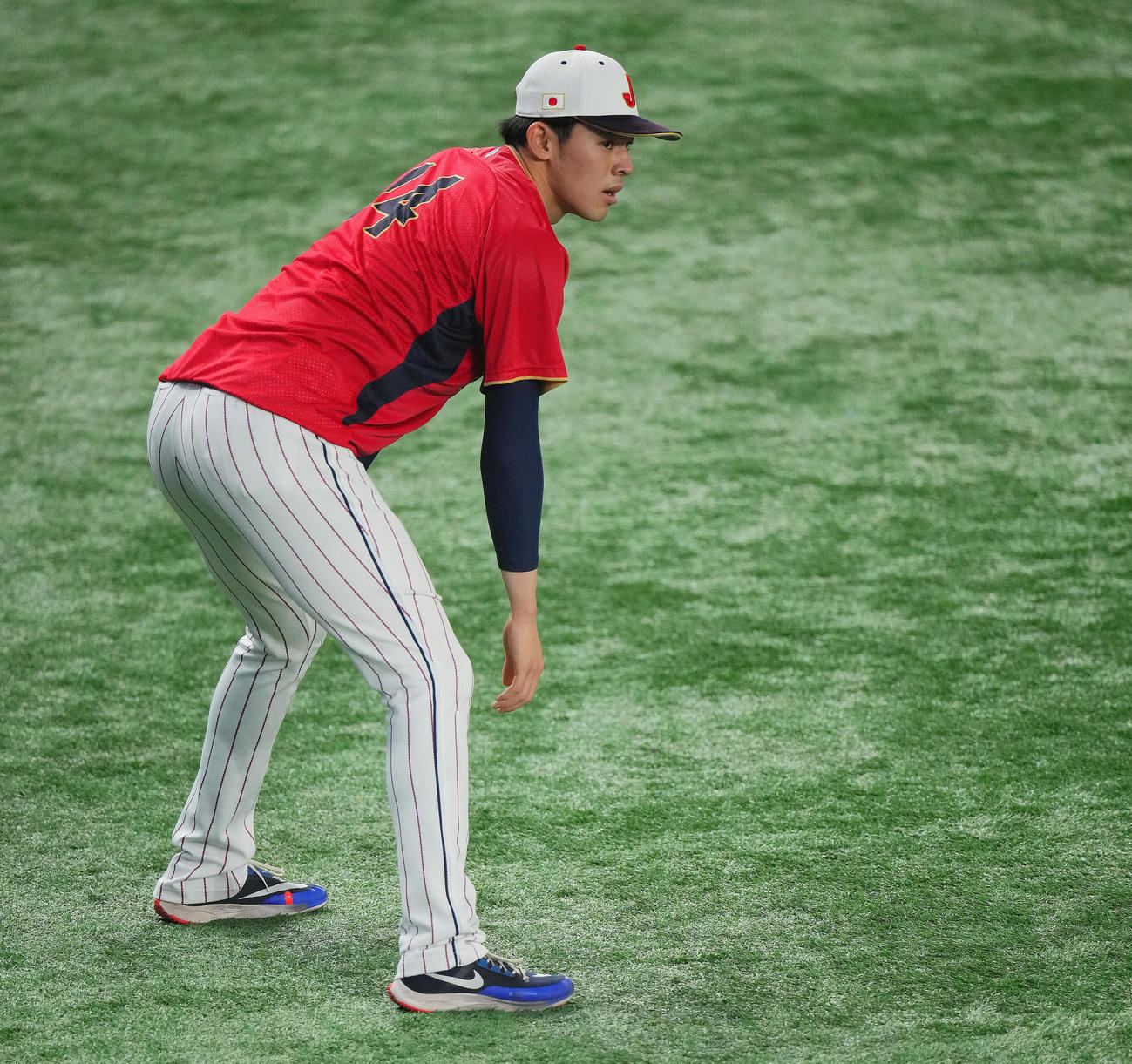 日本対韓国　試合前練習で調整する佐々木（撮影・垰建太）