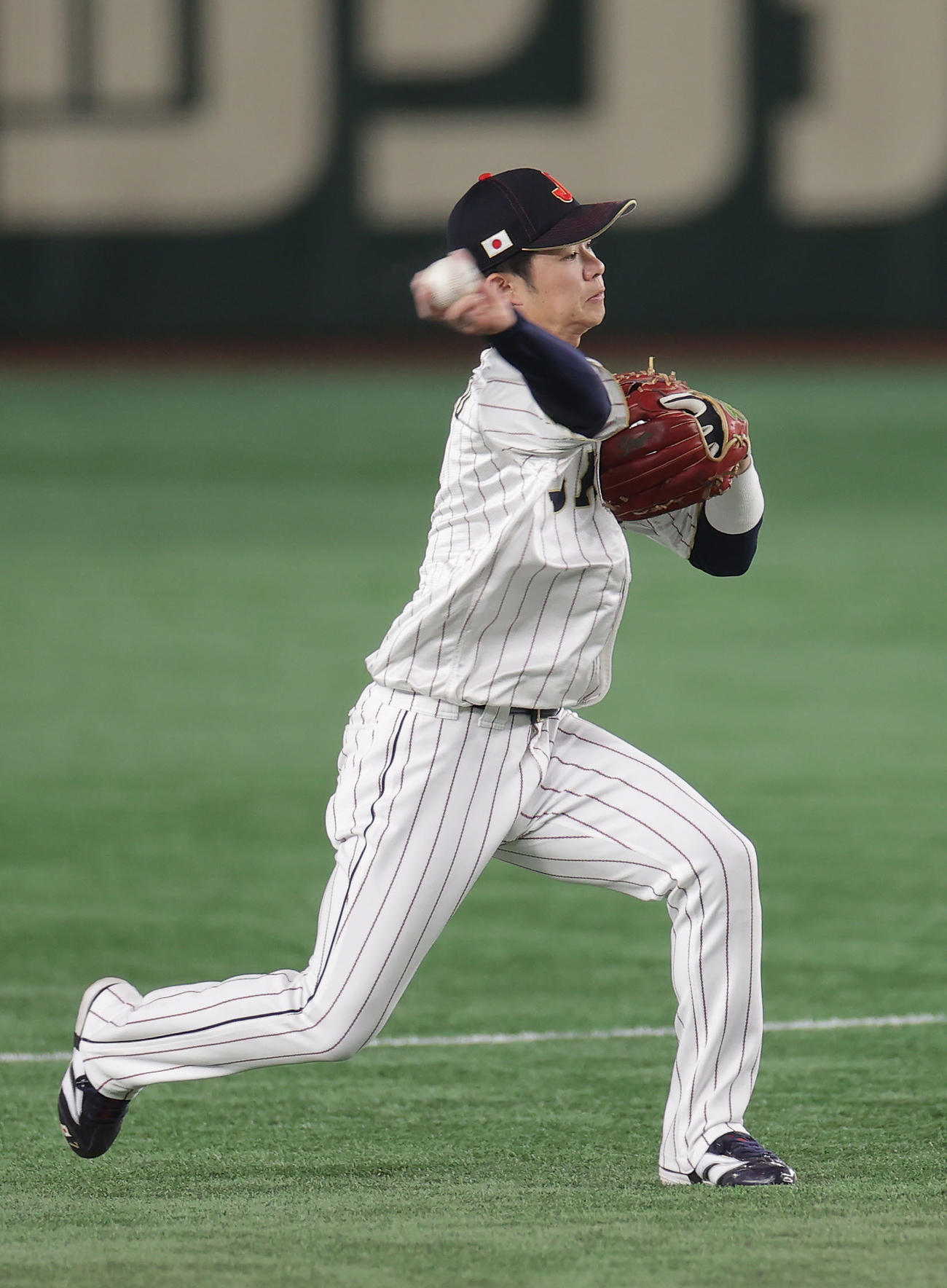 日本対チェコ　1回表チェコ2死二塁、チェルベンカの遊ゴロを中野が一塁へ悪送球し、適時失策となる（撮影・前田充）