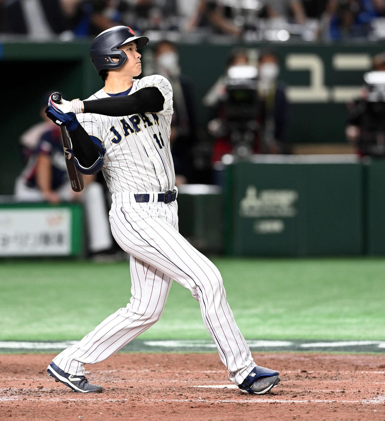 日本対チェコ　4回裏日本1死二塁、右前に適時二塁打を放つ大谷（撮影・たえ見朱実）