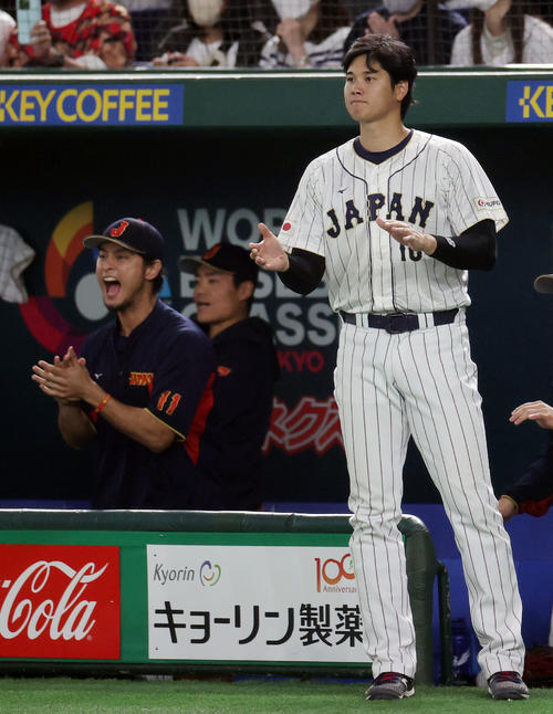 WBC】大谷翔平、相手の死球に痛そうな表情 佐々木朗希の162キロ直球が
