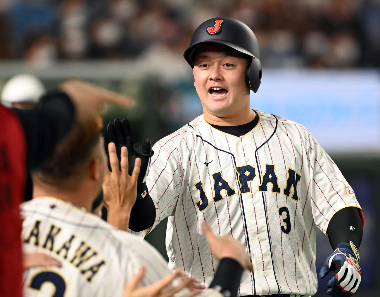 日本対チェコ　8回裏日本無死、ソロ本塁打を放った代打牧（撮影・たえ見朱実）