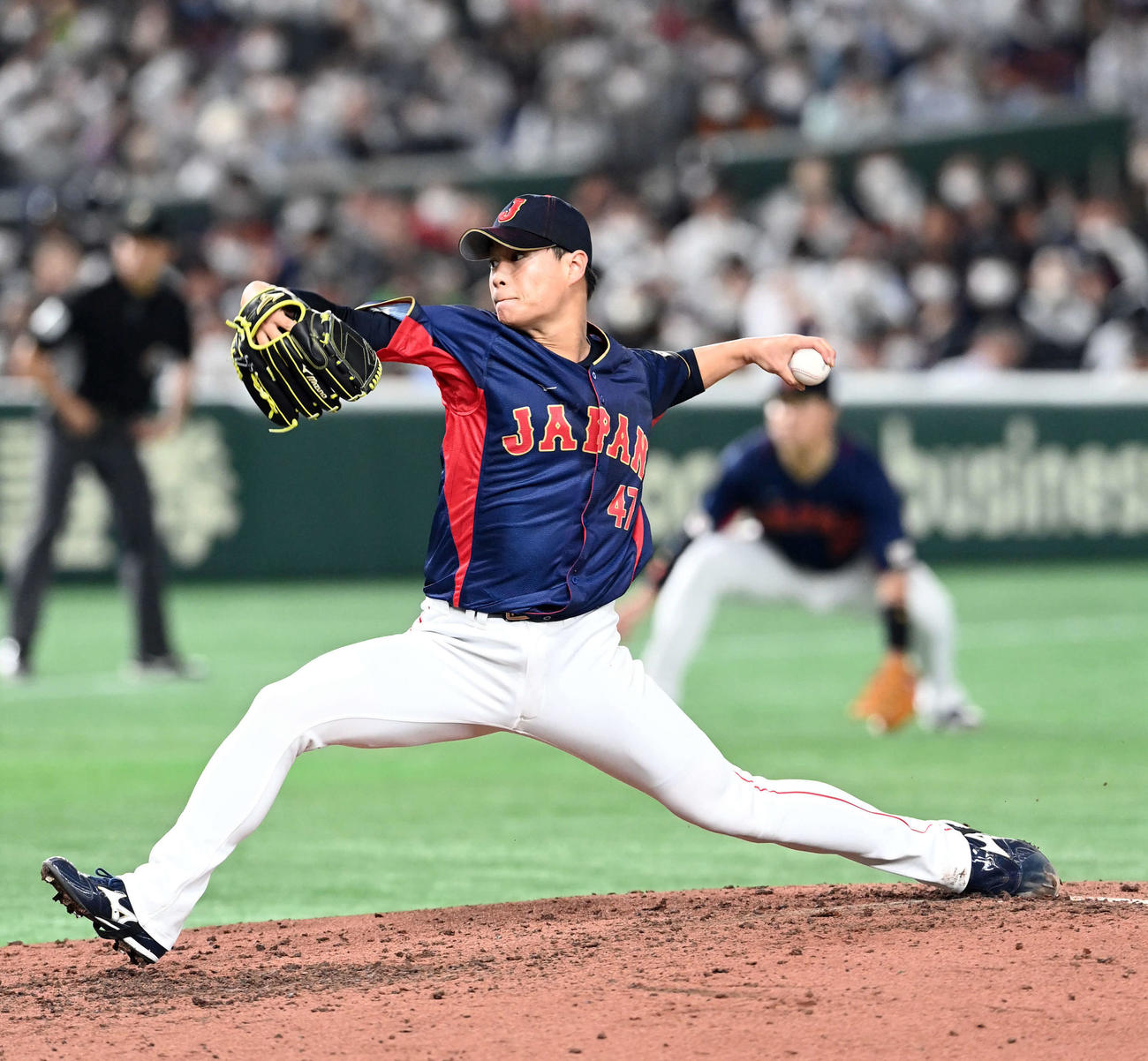 日本対オーストラリア　5回からマウンドに上がった高橋奎（撮影・たえ見朱実）
