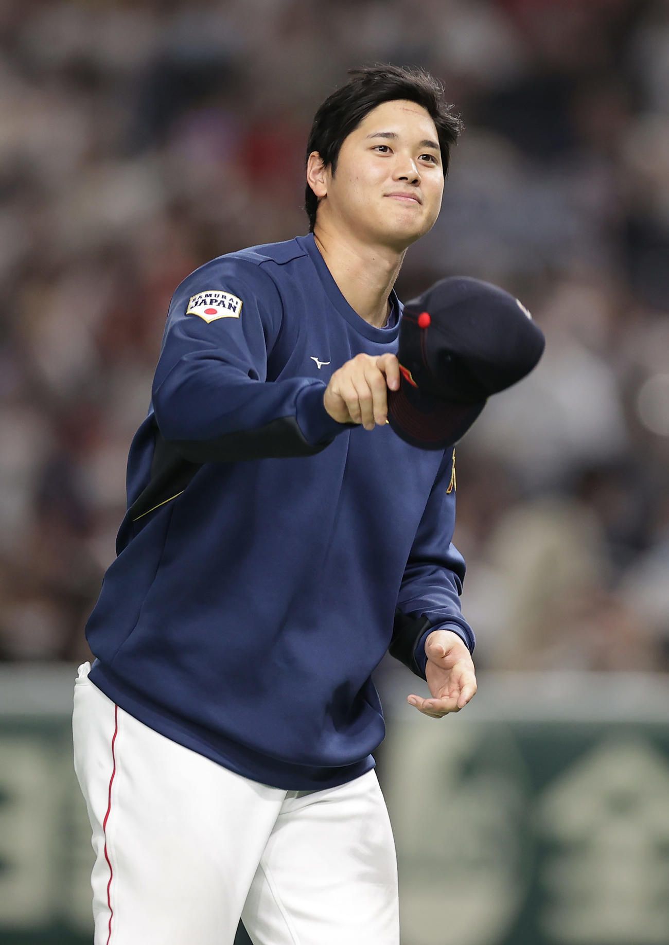 日本対オーストラリア　ヒーローインタビューを終え、笑顔を見せる大谷（撮影・前田充）