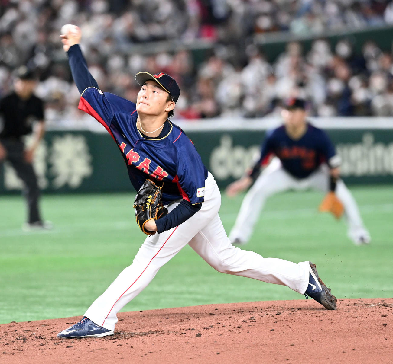 日本対オーストラリア　力投する先発の山本（撮影・たえ見朱実）